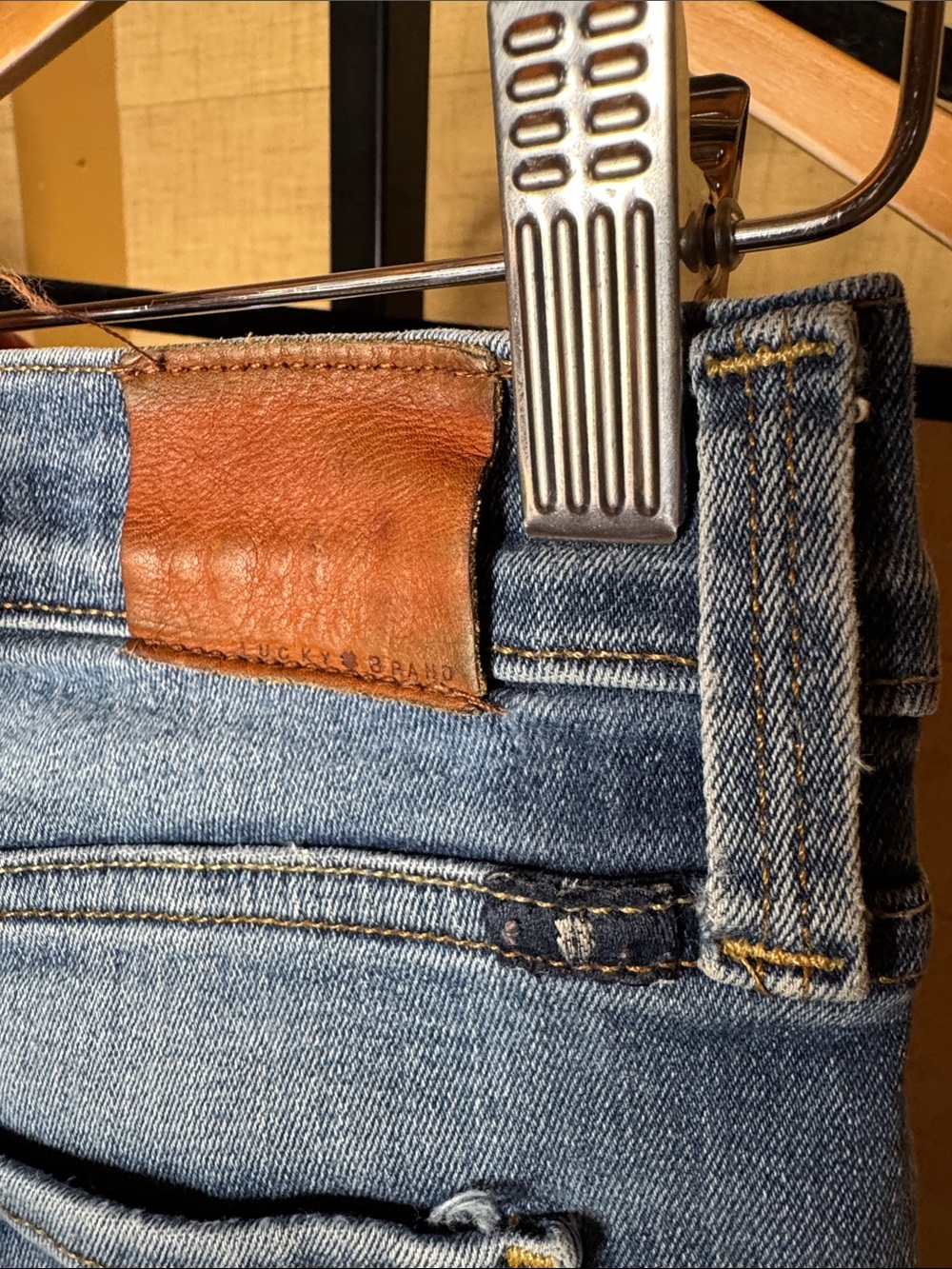 Lucky Brand Brooke Skinny Santa Rosa Faded Blue Jeans Size 10/30 Candiani Denim - Picture 13 of 13